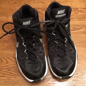 7.5 Women's Nike Basketball Shoes.